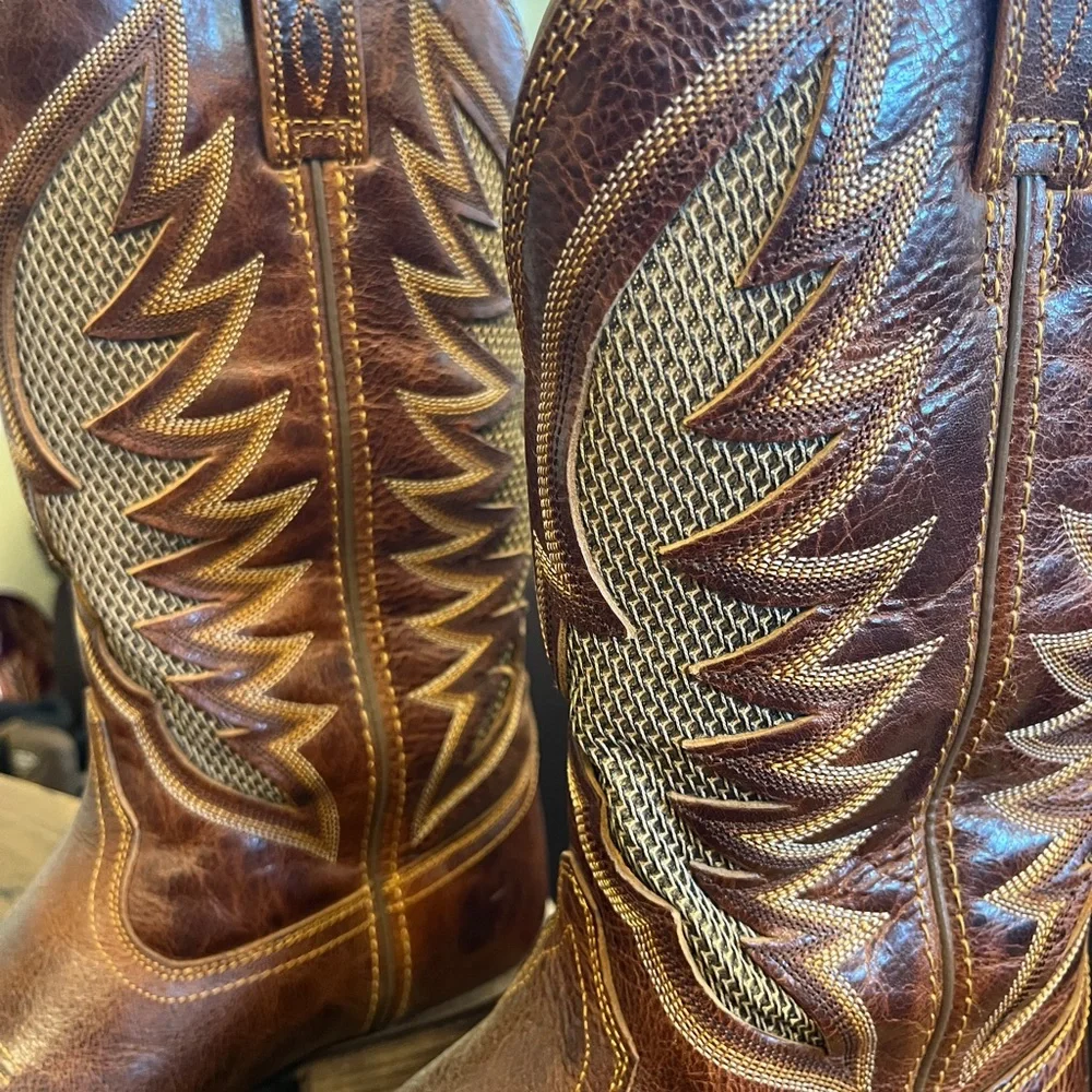 Ariat Brown Western Boots with Intricate Stitching - Picture 3 of 9